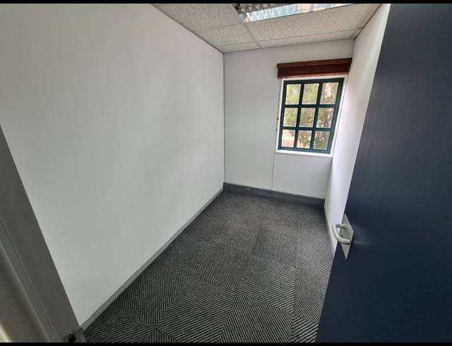 605M² OFFICE TO LET IN SUNNINGHILL